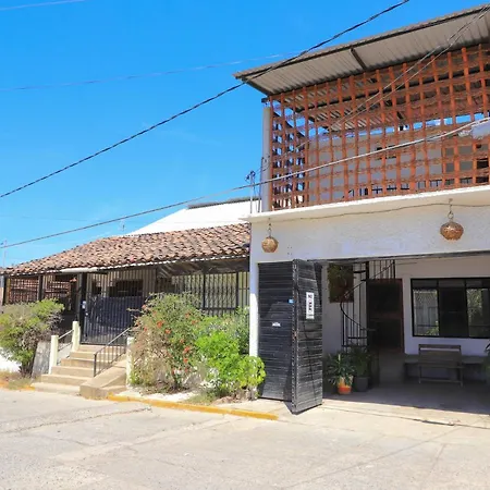 BM Zihua Casa de Huéspedes